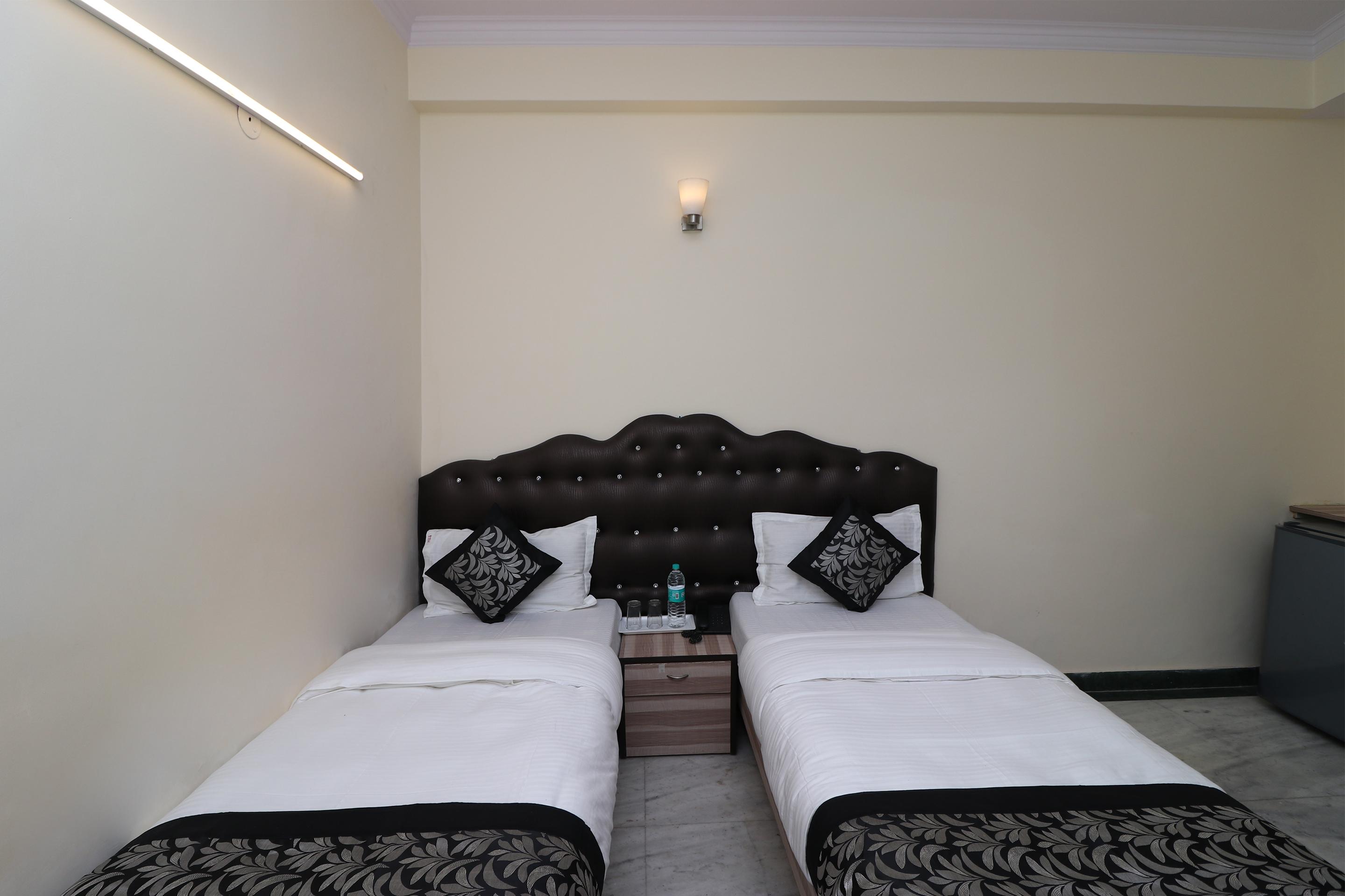 Adb Rooms Hotel Silver Shine New Delhi Exterior photo